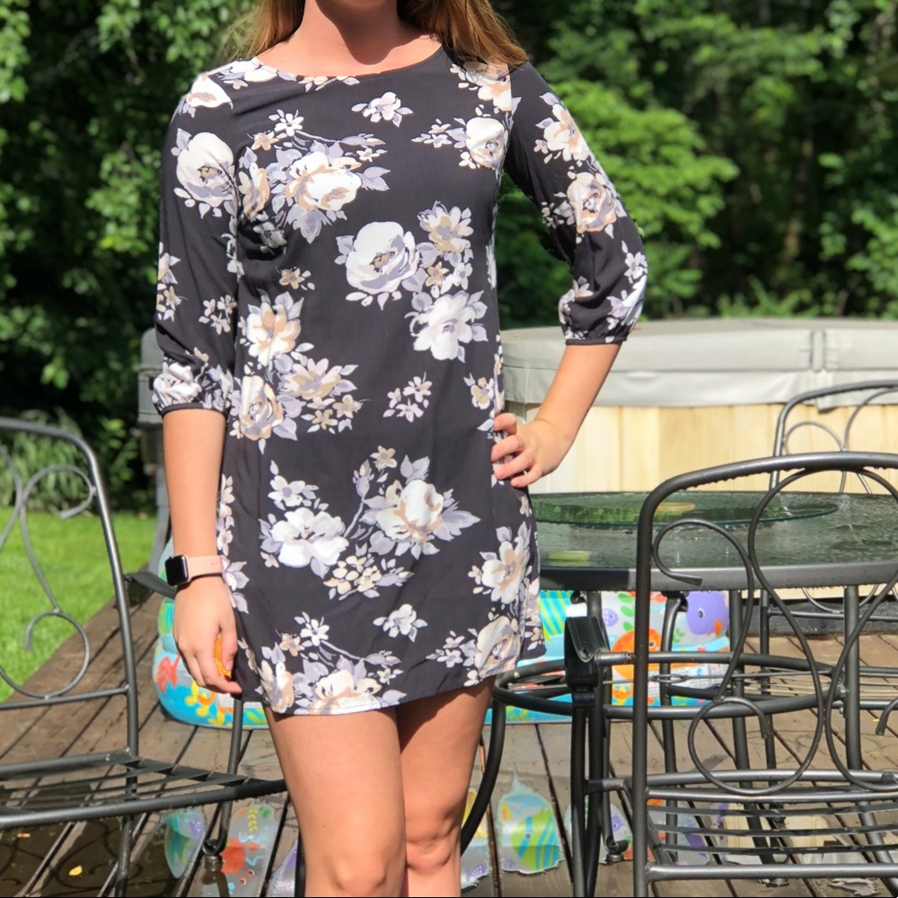 Floral dress with 3/4 sleeves